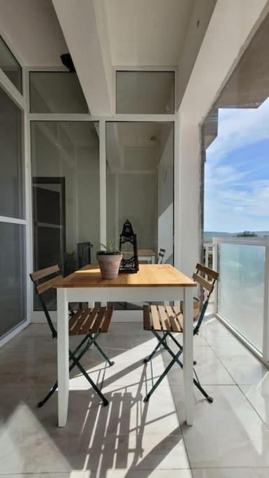 Luxury En-Suite Double. Beach-House With Sea Views 멜리에하 외부 사진